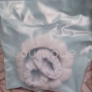 Younique Spa Headband And Wrist Cover Set Blue